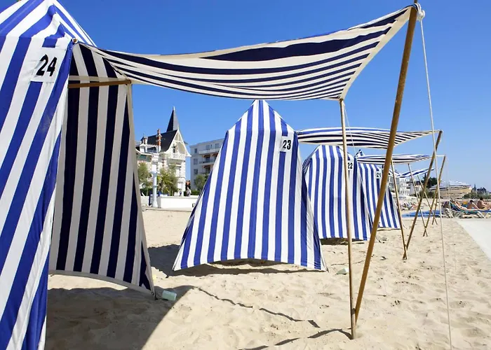 Royan - CONFORTABLE APPARTEMENT - TERRASSE et JARDINET PRIVATIF - WIFI